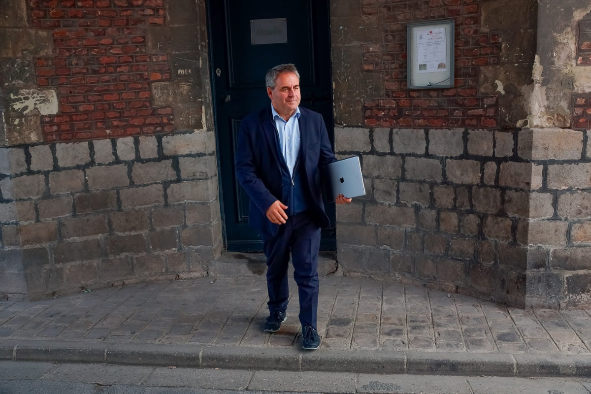 Influences extra-politiques sur le patrimoine de Xavier Bertrand